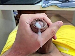 Piroca babada gostosa in homemade bisexual neighbor scene