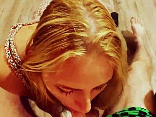 Ama de casa sirve té y acaba en anal inesperado