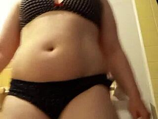 i'm desperate to piss right here with amateurs