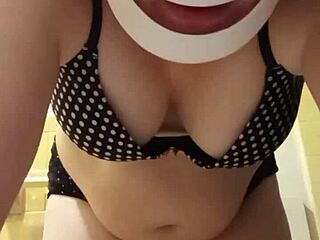 i'm desperate to piss right here with amateurs