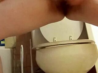 i'm desperate to piss right here with amateurs