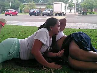 ¡Wow, Michell y Paula se ponen locas al aire libre! Compilación de anal milf latina en público