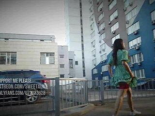 Titten und Up-Skirt ohne Slip beim riskanten Public-Flashing
