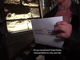 Dövmeli Milf İlk Randevuda Genç Adamı Sikip Boşaltıyor