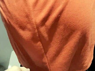 Teaser seks kasar dengan cewek random di toilet umum buat duit