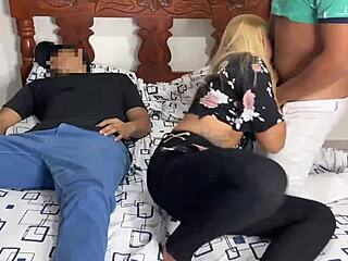 Гледане на филм с гаджето и приятелката ми се превръща в грубо анал парти 😈