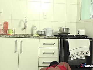 Fan ja! Knullade min polares heta styvmamma under karantänens anal-action!