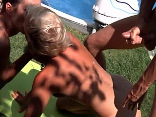 חוטאים בקיץ כרך 3 עם בלונדינית גיי לוהטת יושבת על הפנים וצוללת לכוס