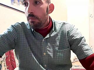 Melvin C Gay развихря дива игра с играчки