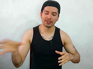 convenci a mi compañero hetero casado de mamarle su vergota de 20cm en el trabajo, se vino en mi boca