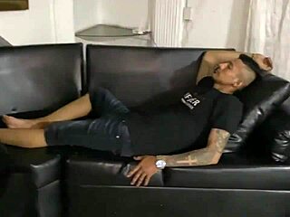 mi pequeña hermanastra me pide que le haga un masaje como pretexto para que la folle duro y me corra, cowgirl creampie 😈