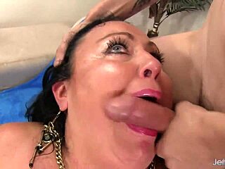 Chunky Mature Calista Roxxx Gets Her Pussy Devoured