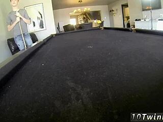 Hé, mignons mecs gays se défoncent dur au bord de la piscine! 🏊