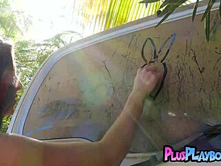 Naravne majhne 18+ cice najstniška modelka Elena Generi se sleče na prostem