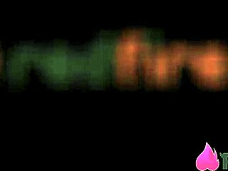 Ana Julia se masturbează și orgasm pe pulă monster