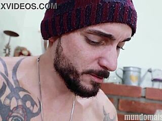 25cm de pau pra 2 caras sedentos por pica. Big ass group action with monster cocks.