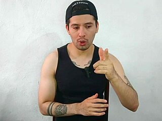 convenci a mi compañero hetero casado de mamarle su vergota de 20cm en el trabajo, se vino en mi boca