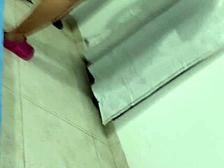 熟女が激しいアナルファックとクリームパイを懇願