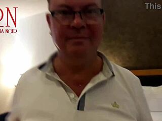 Вау! Лижу пупок и пизду потрясающей шлюхи на дикой вечеринке. Напиток льется в ее живот!