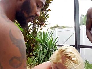 Kurvit pawg Selah Rain dominoi Cameron Coxin kotitekoisessa alusvaate skenessä