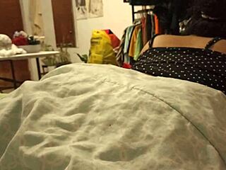 Milf Wife's Cameltoe Exposed in Tight Amateur Clip