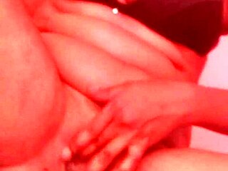 queensandy fingers wet pussy and squirts during webcam masturbation