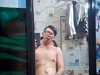 i am vietnam gay top suckin big cock with condom on