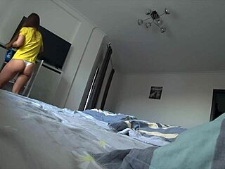 Зряла съпруга тайно чука най-добрия приятел на мъжа си за табу тласък