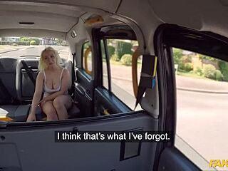 Fake taxi rubia británica Candy Banks se dobla para polla