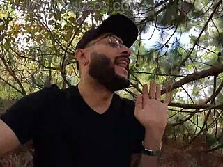 Meine zwei Freunde und ich haben einen wilden Outdoor-Dreier