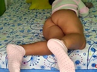 i'm fucking my pussy with a dildo while on tinder and watching porn my date plays with my feet