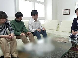 Fecior virgin își pierde virginitatea fără prezervativ cu matura căsătorită Miyako Hori în creampie