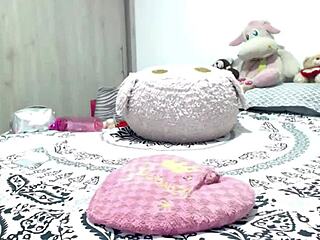 Big butt shemale masturbates with bold intensity