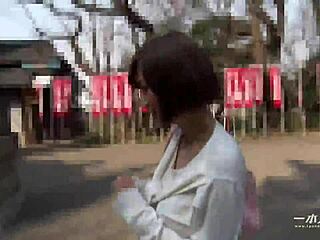 I take the smiling kozue aona on a POV hot spring trip