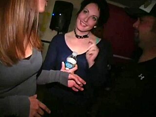 Tenåring lesber fortærer fitte på vill fratfest med små jenter