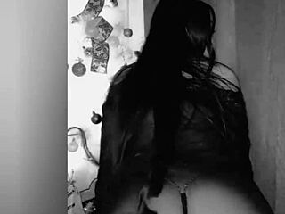 bluee masturbates and shows her pussy to followers