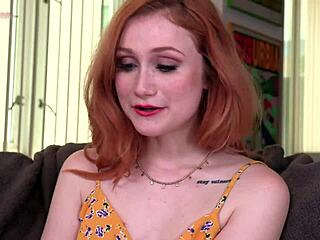 Рыжеволосая Скарлет Скайз с брекетами сосет большой член в POV. Милашка любит грязные разговоры!