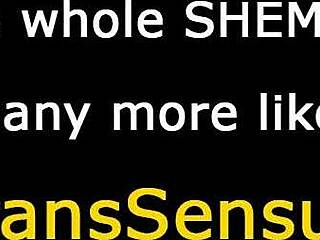 Putas transexuales muestran tetas grandes en acción topless backstage