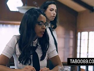 เฮ้ยเคซี่เนิร์ด อยากดูฉันเย็ดเพื่อนสนิทเวียนน่าแบล็คมั้ย?