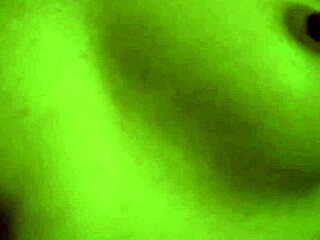 Hvad gør Sissi’s krop så betagende i slowmotion flash?