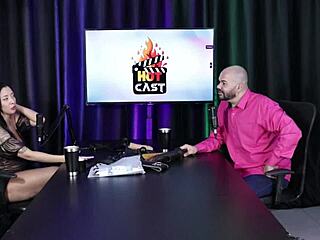 Paulo Avelar dan Tiv Models dalam Cast Panas dengan Victoria Beatriz Pakai Lingerie Merah Tipis