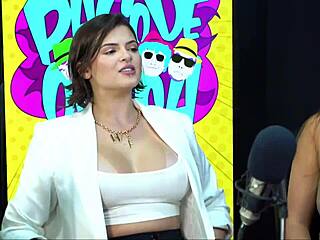 ela voltou novinha, peito gostoso, bem safada... white fairy in hot lesbian action