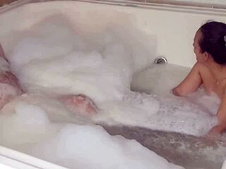 I giv a bubbly blowjob to that big cock