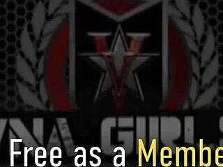 Гърдести пауг Сара Джей и Луиз Дженсън пръстят и лижат здраво