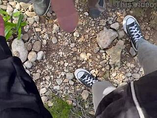 アマチュアカップルが山でフェラして口内に中出し