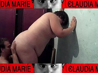 entre los muslos de la gorda degustando flujos vaginales que morbo guarra