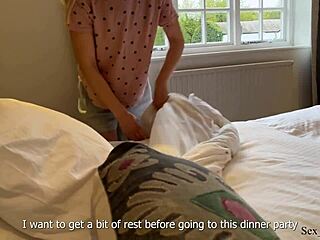 בוא נשמור על זה חברי, אמא חורגת ובן חולקים מיטה במלון