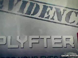 Milf Lily Lane jäi kiinni rintaliivien varastamisesta tiukan vartijan toimesta