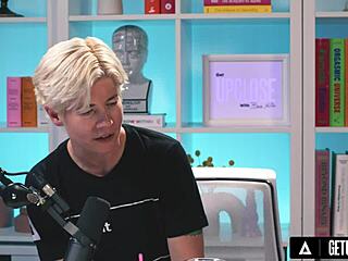 Discover how Lilly Bell orgasms intensely with Hitachi up close