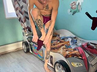 Cocky stepfather licks twink's ass after naked workout